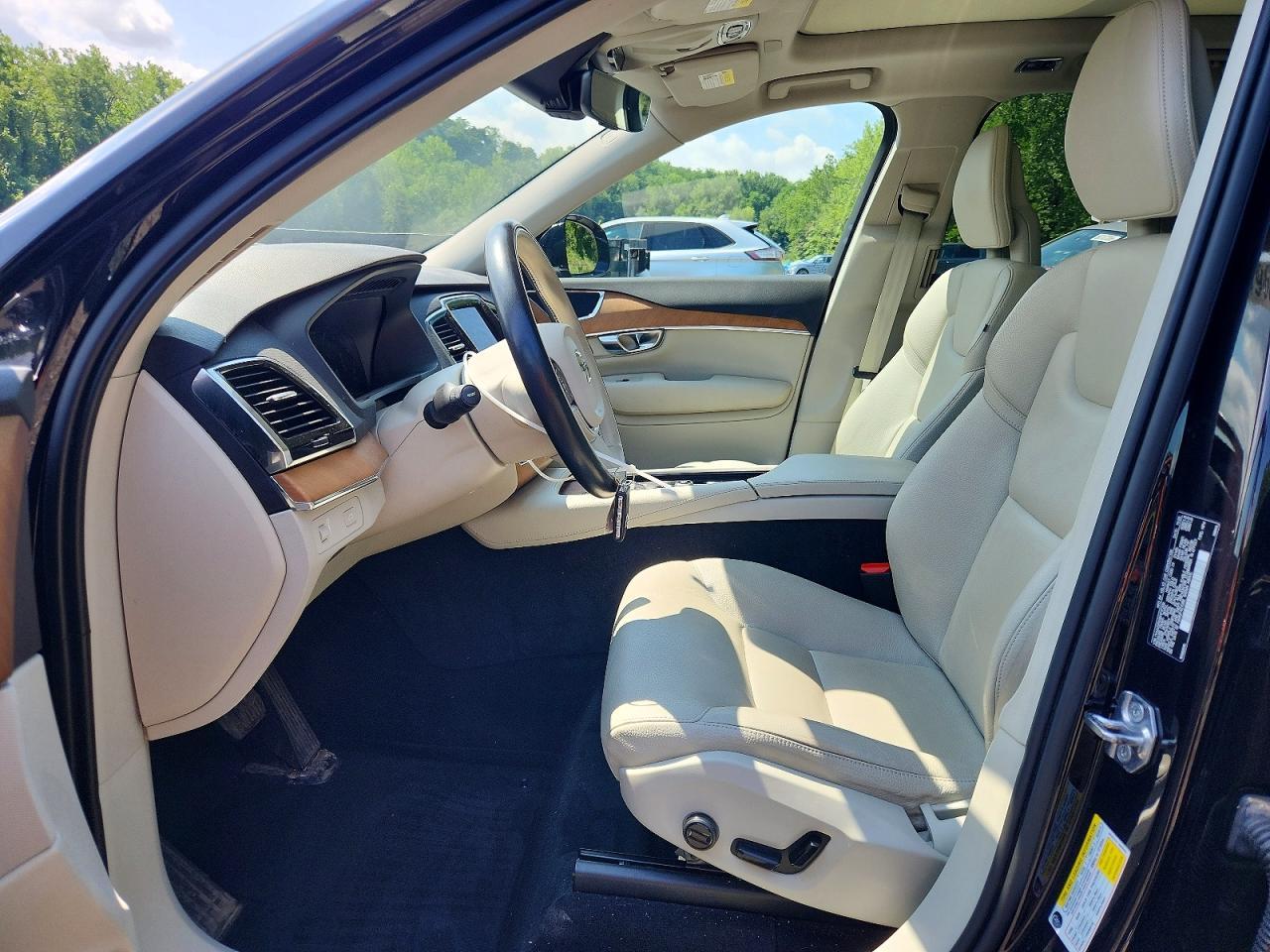 2021 Volvo Xc90 T6 Momentum - zdjęcie 7