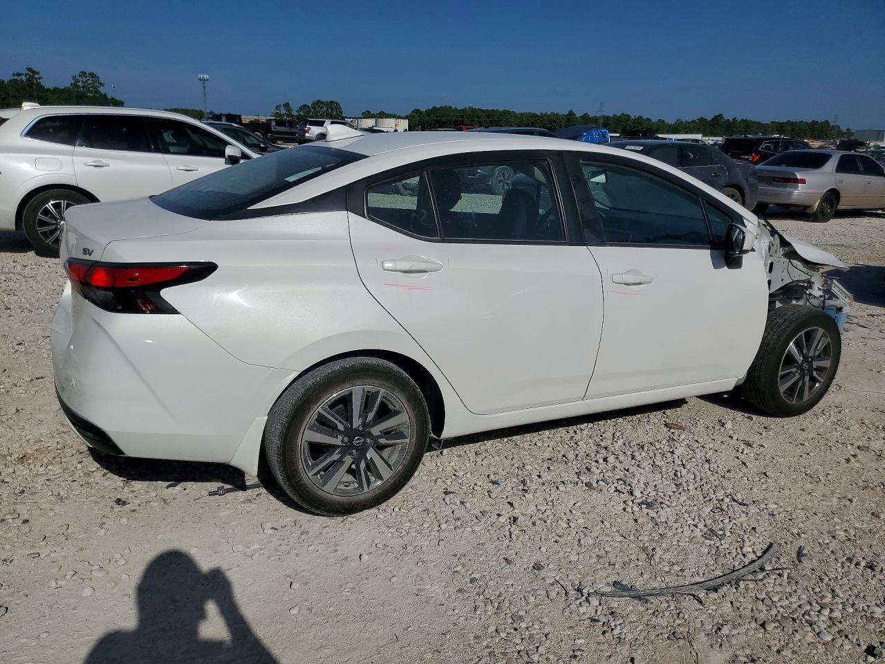 2024 Nissan Versa Sv - zdjęcie 3