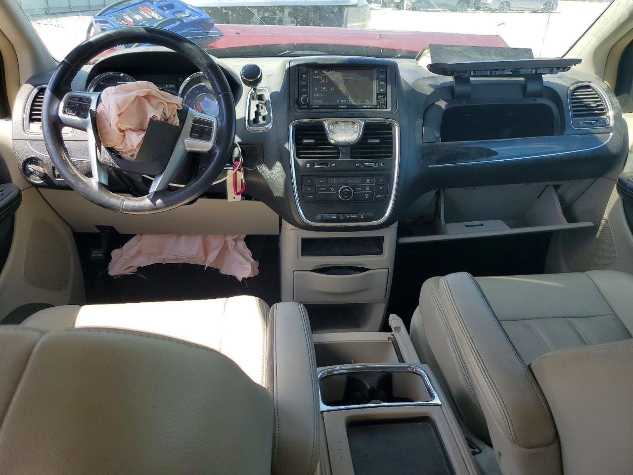 2013 Chrysler Town & Country Touring - zdjęcie 8