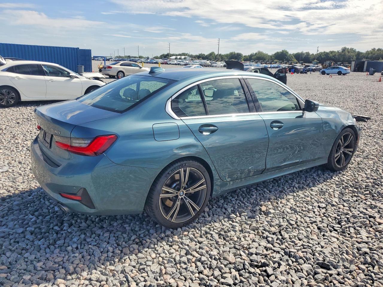 2021 BMW 330I - zdjęcie 3