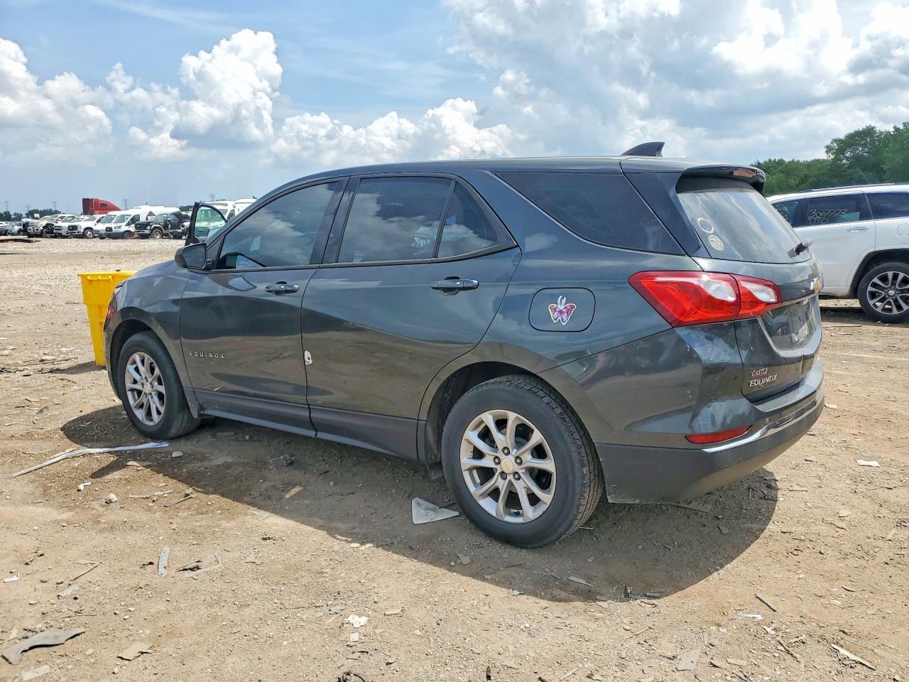 2018 Chevrolet Equinox Ls - zdjęcie 2