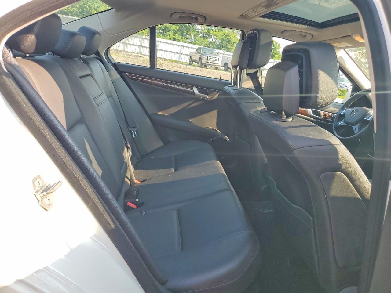 2013 Mercedes-Benz C 300 4Matic - zdjęcie 10