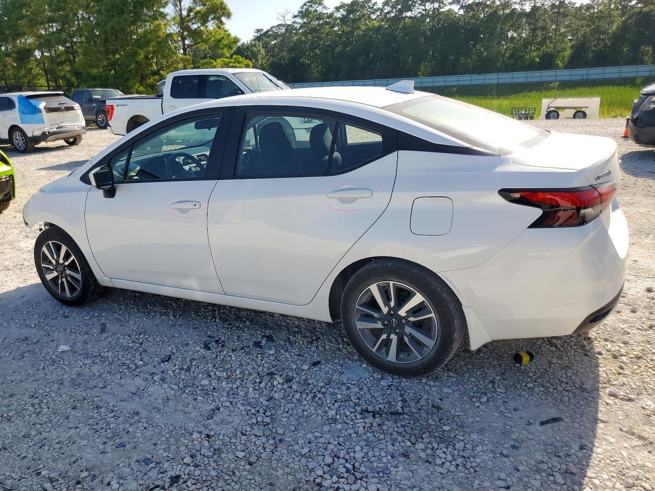 2024 Nissan Versa Sv - zdjęcie 2