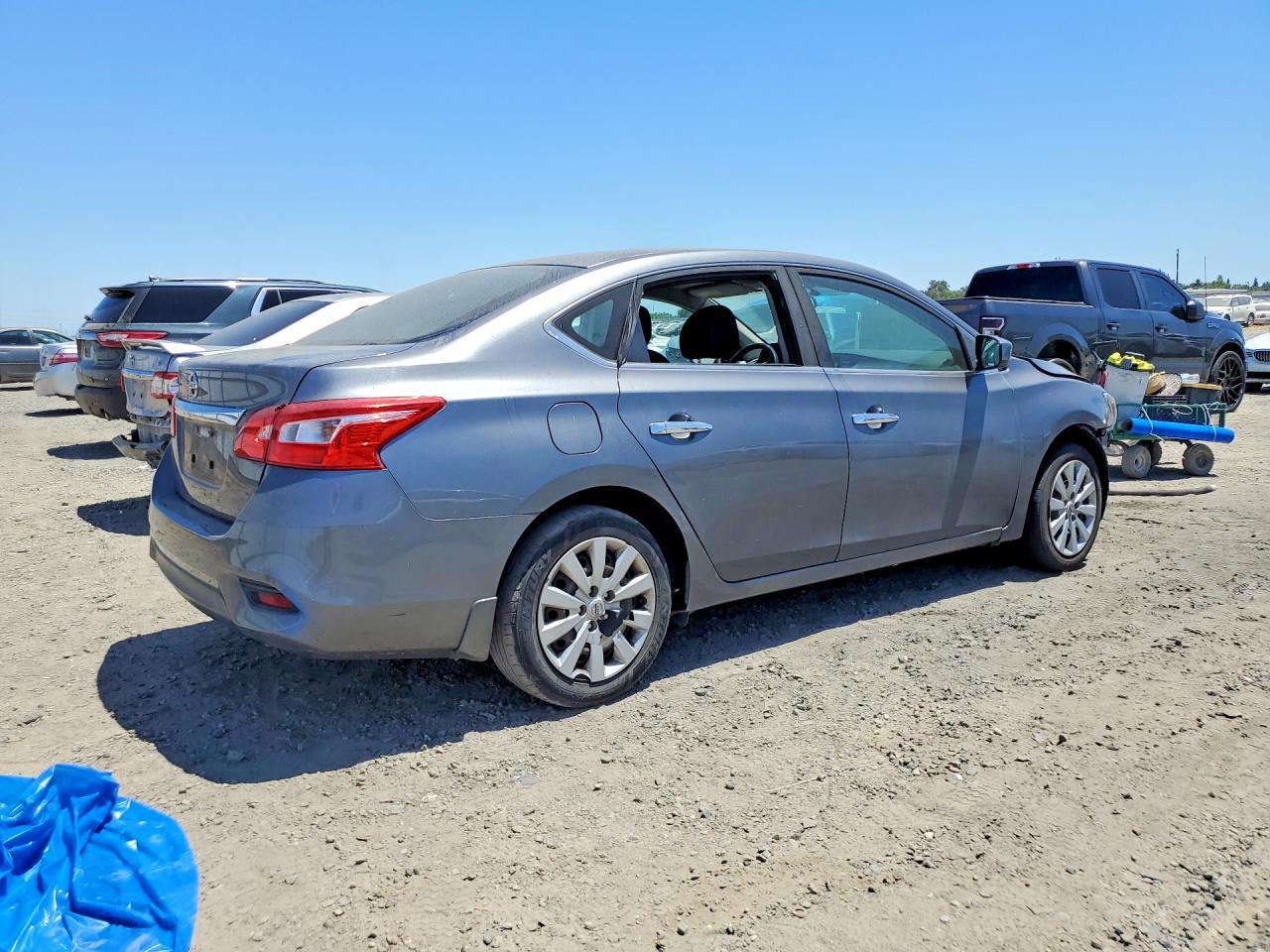 2019 Nissan Sentra S - zdjęcie 3