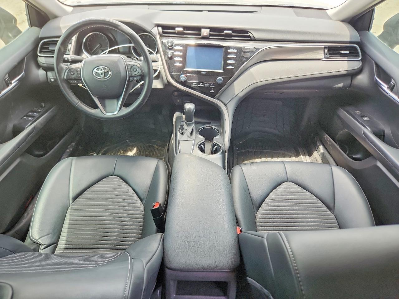 2020 Toyota Camry Se - zdjęcie 8