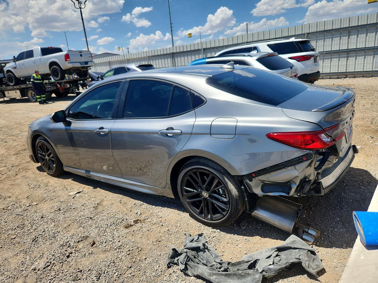 2026 Toyota Camry - zdjęcie 2