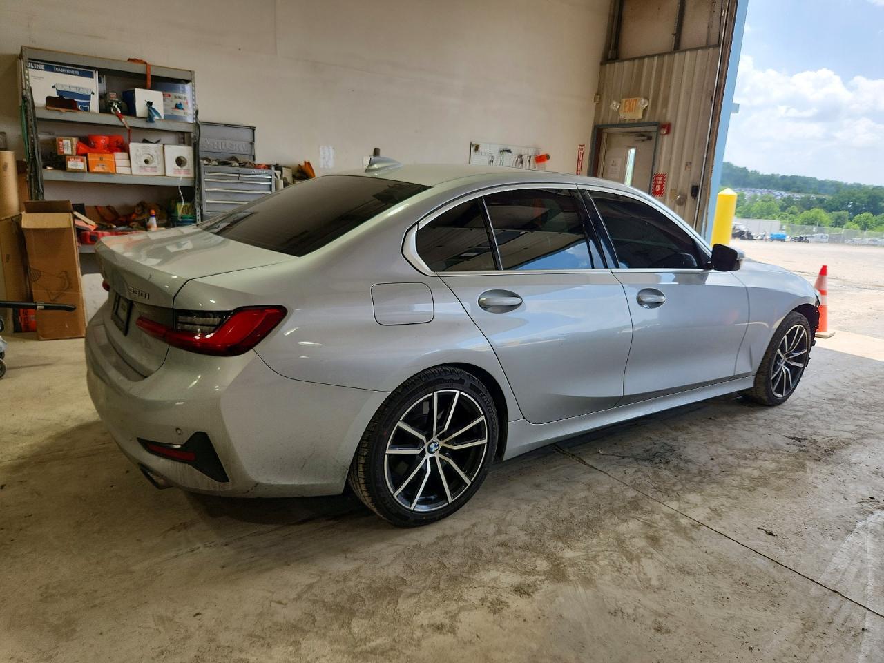 2020 BMW 330I - zdjęcie 3