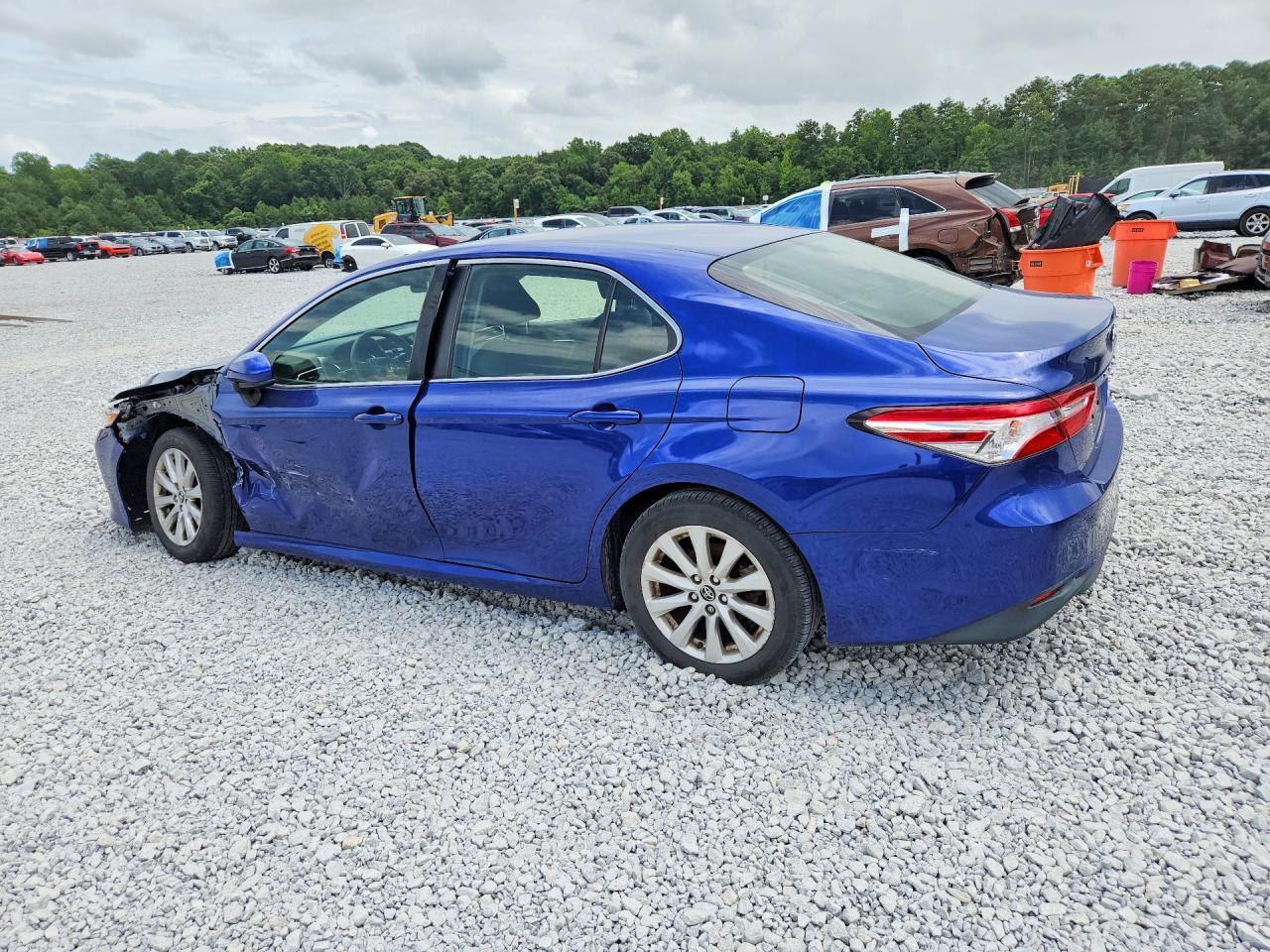 2018 Toyota Camry Le - zdjęcie 2