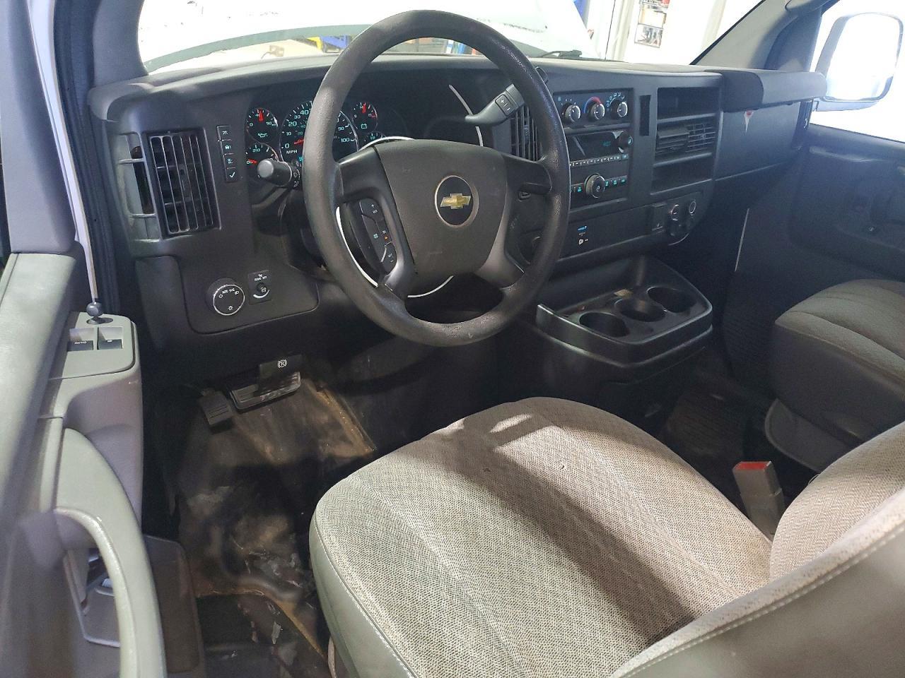 2015 Chevrolet Express G2500 - zdjęcie 8