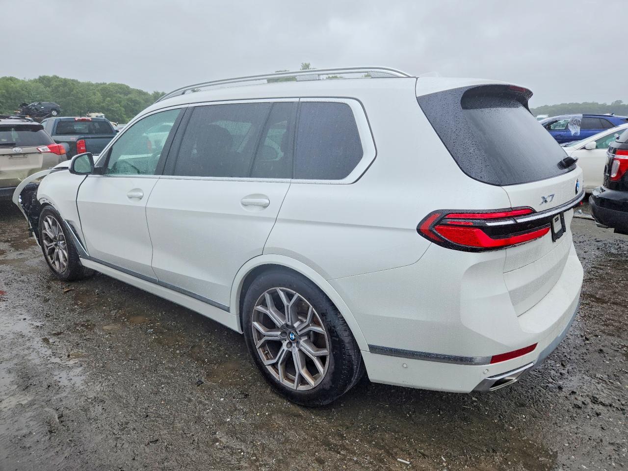 2025 BMW X7 xDrive40I - zdjęcie 2