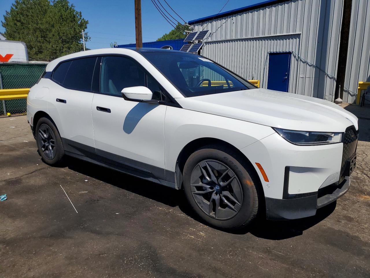 2024 BMW Ix xDrive50 - zdjęcie 4