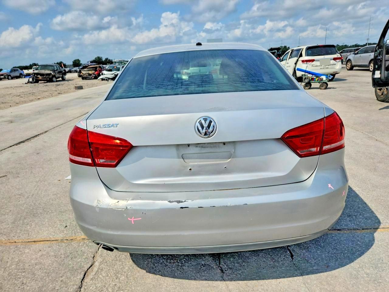 2014 Volkswagen Passat S - zdjęcie 6