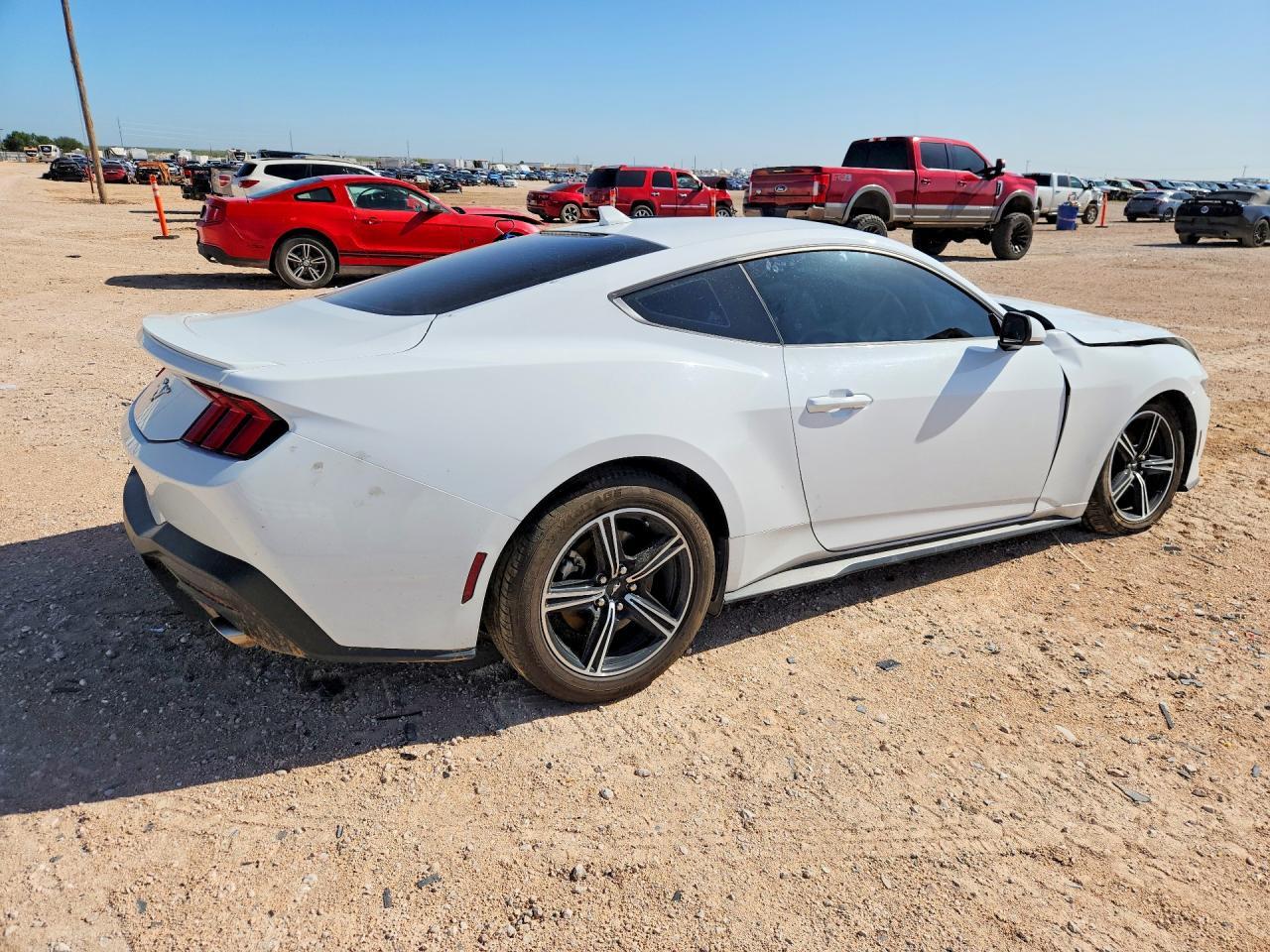 2024 Ford Mustang - zdjęcie 3