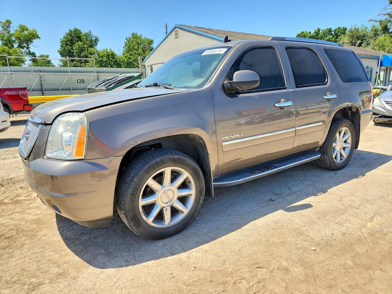 2014 GMC Yukon Denali - zdjęcie główne