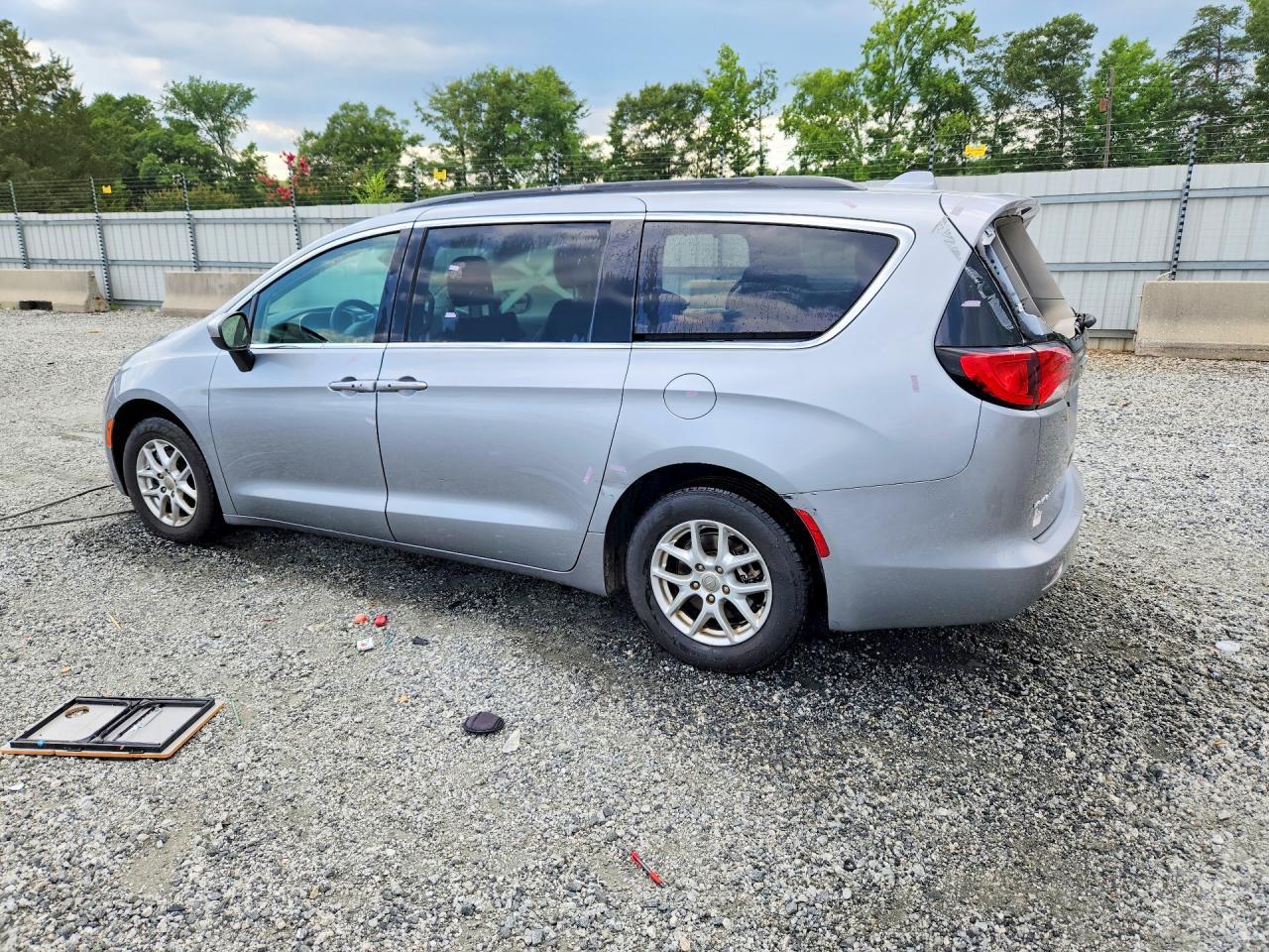 2020 Chrysler Voyager Lxi - zdjęcie 2
