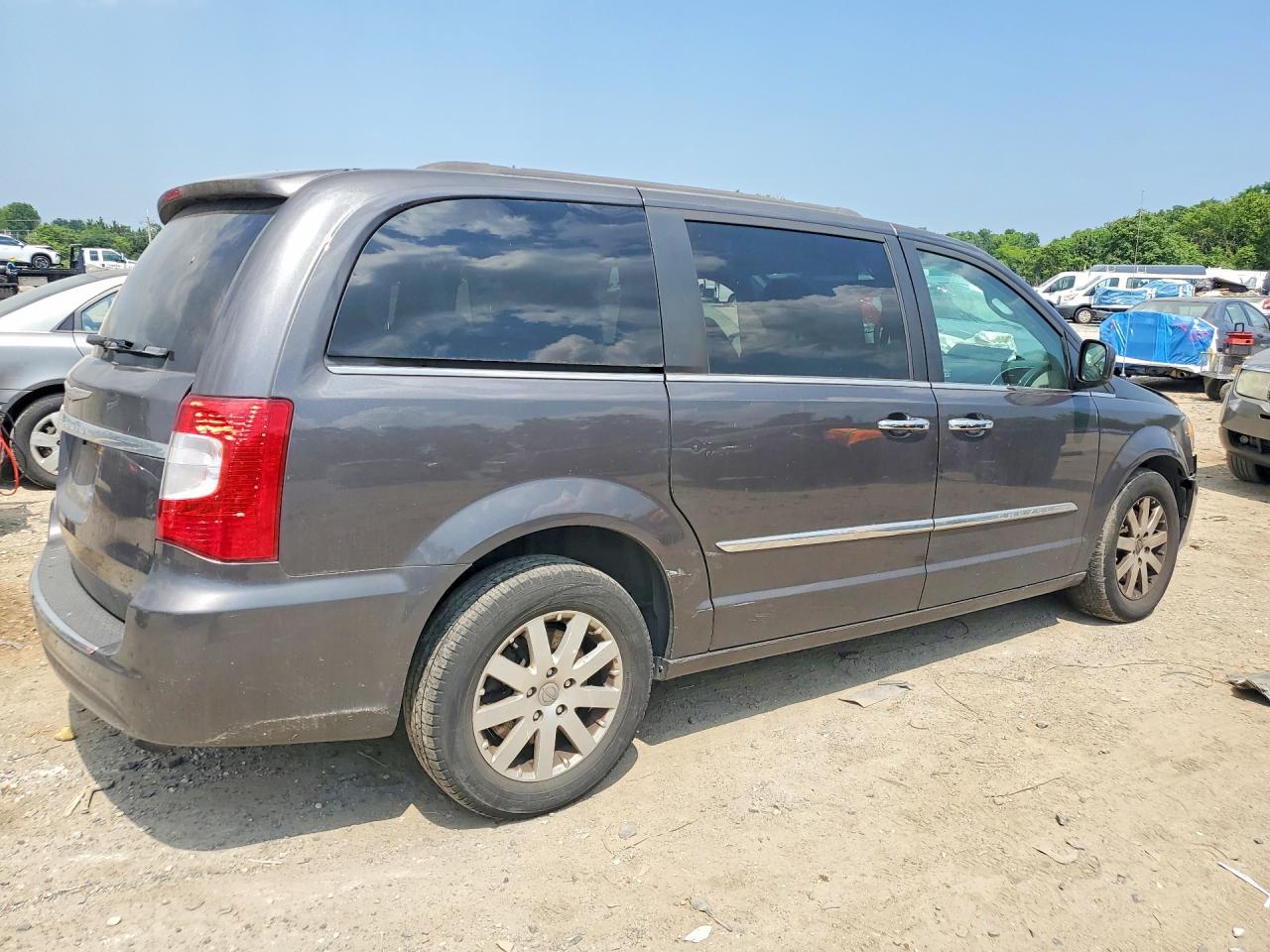 2016 Chrysler Town & Country Touring - zdjęcie 3