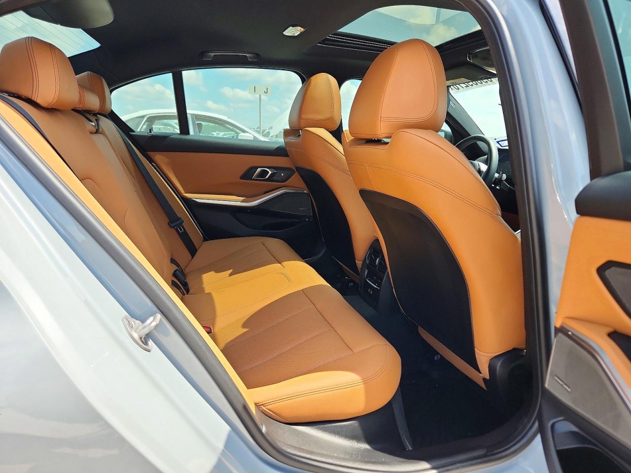 2025 BMW 330I - zdjęcie 10