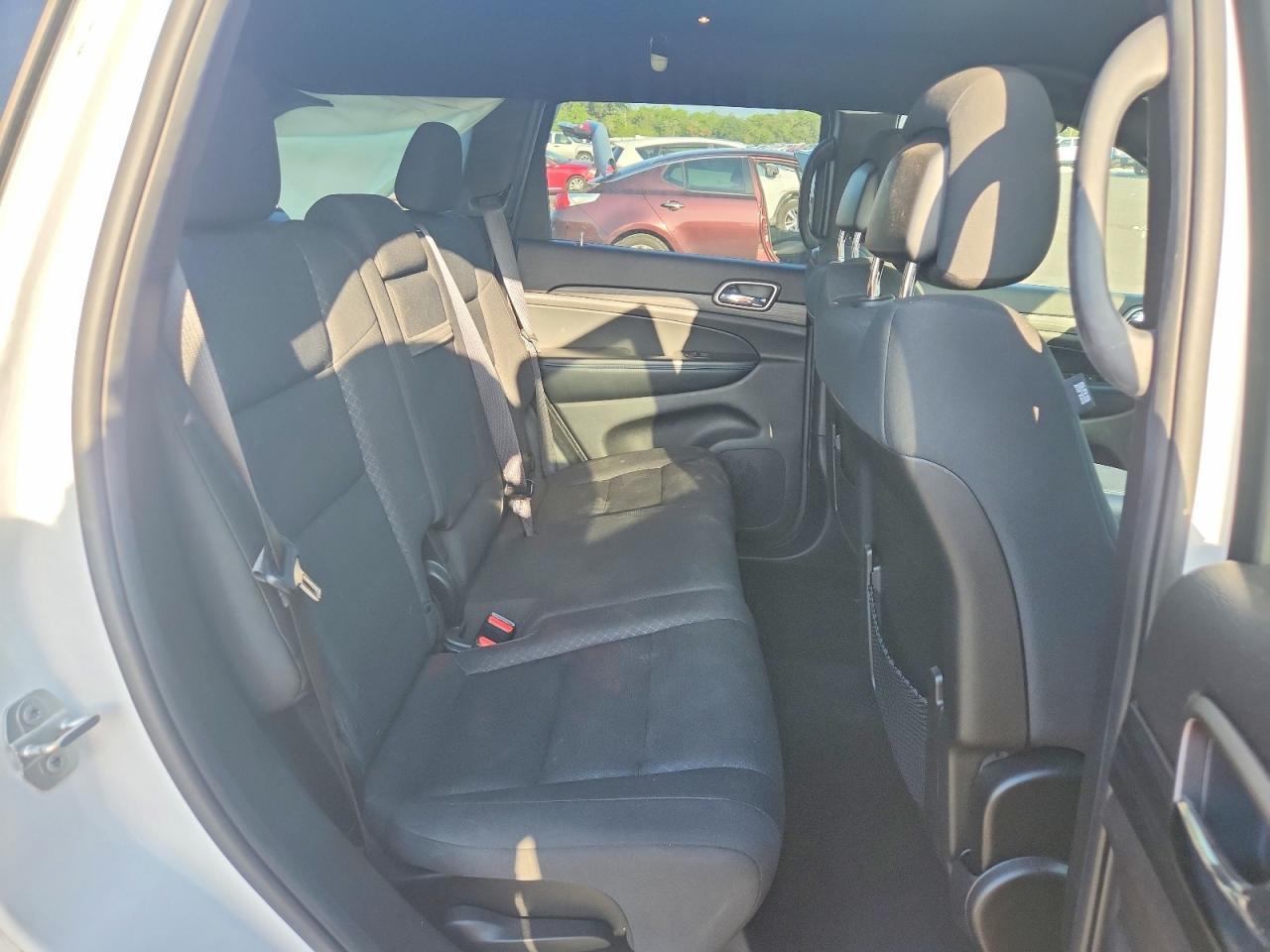 2019 Jeep Grand Cherokee Laredo - zdjęcie 11