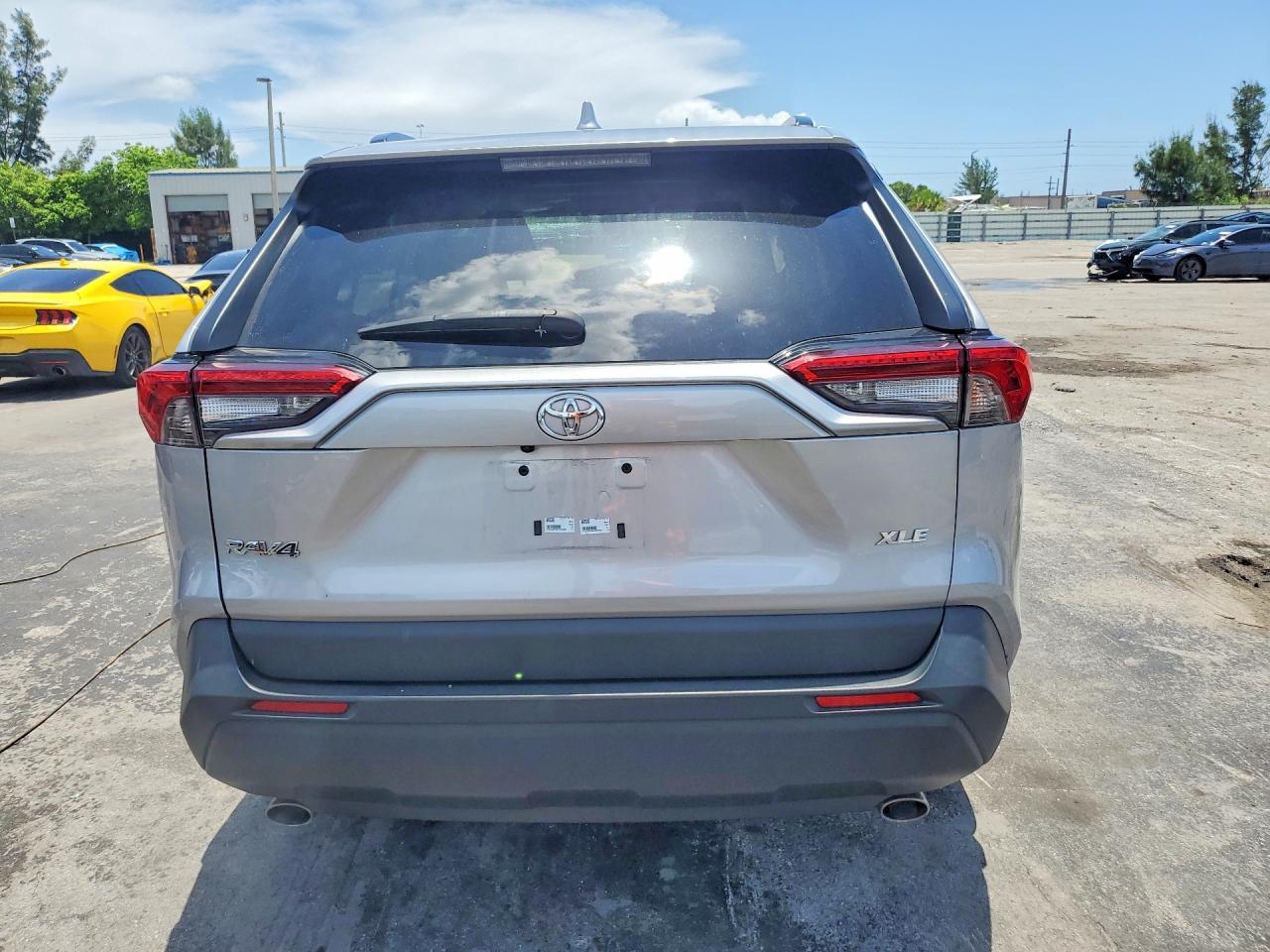 2023 Toyota Rav4 Xle Premium - zdjęcie 6