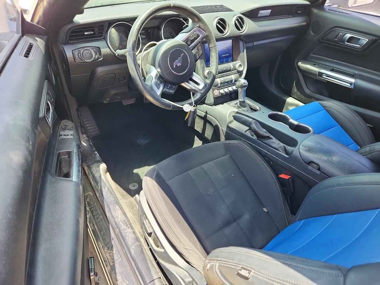 2021 Ford Mustang - zdjęcie 8