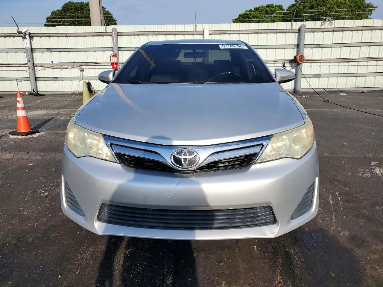 2014 Toyota Camry Le - zdjęcie 5