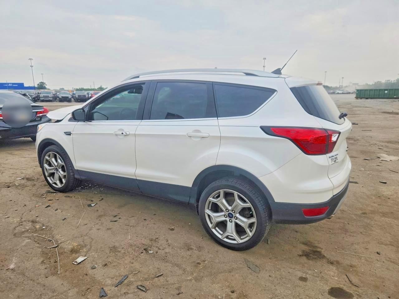 2019 Ford Escape Titanium - zdjęcie 2