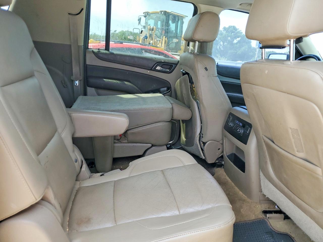 2015 Chevrolet Suburban C1500 Ltz - zdjęcie 11