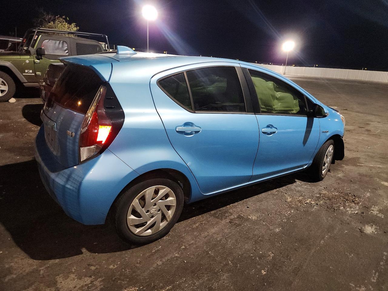 2015 Toyota Prius C One - zdjęcie 3