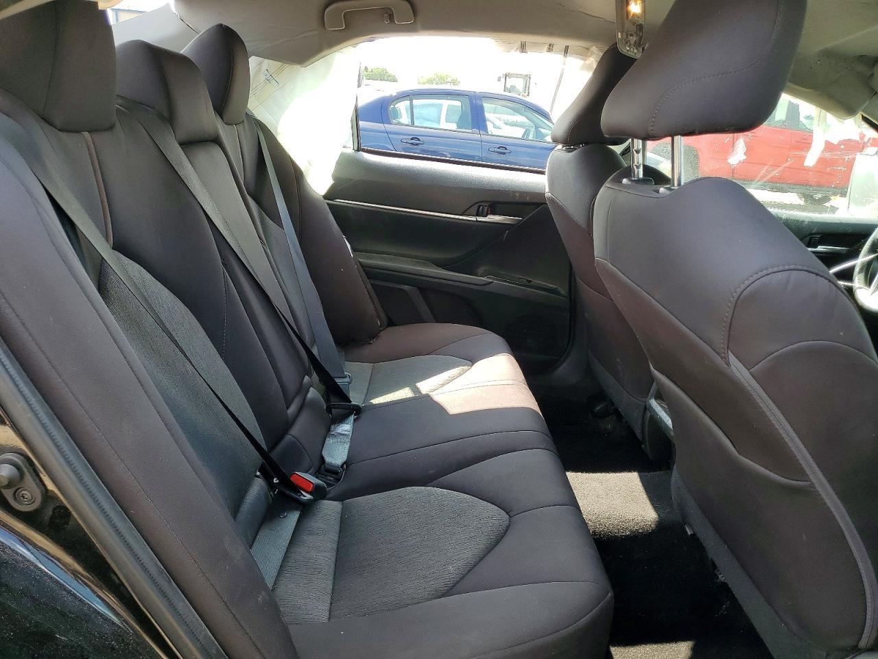 2020 Toyota Camry Le - zdjęcie 10