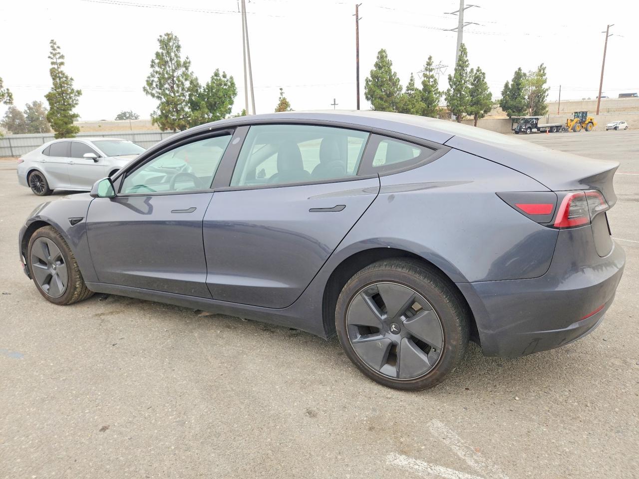 2023 Tesla Model 3 - zdjęcie 2
