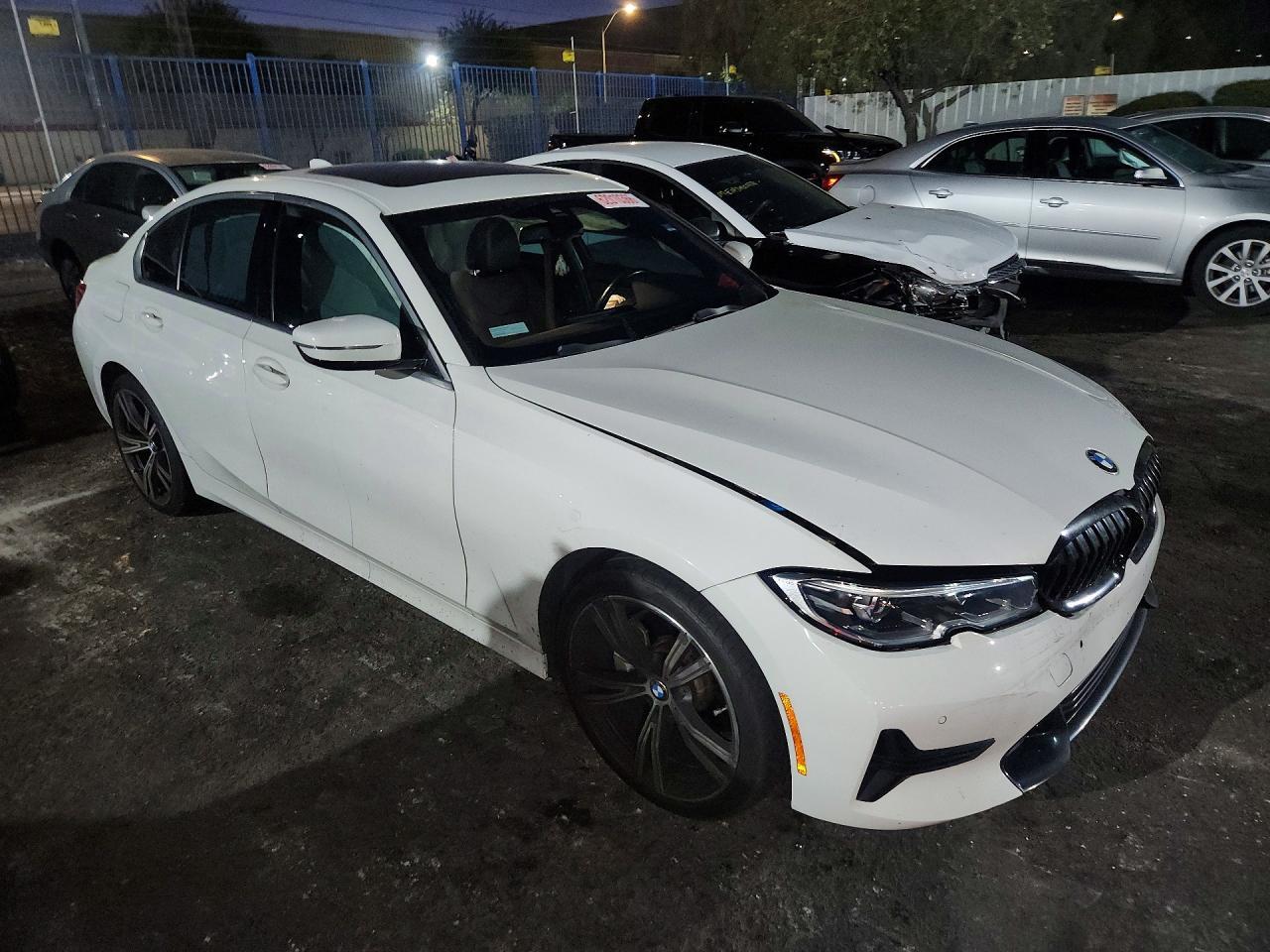 2020 BMW 330I - zdjęcie 4