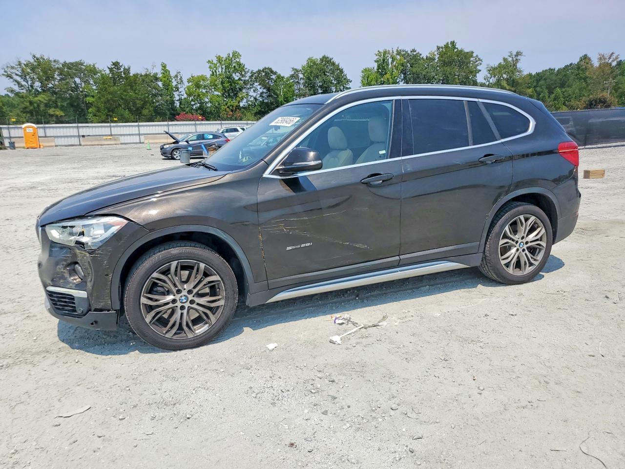 BMW X1 - zdjęcie 1
