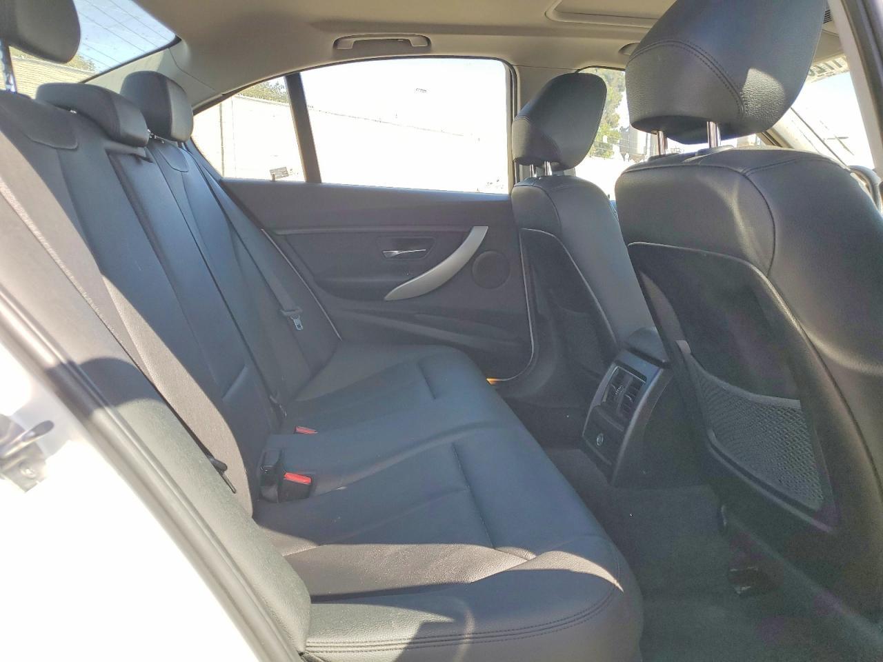 2018 BMW Seria 3 320i - zdjęcie 10