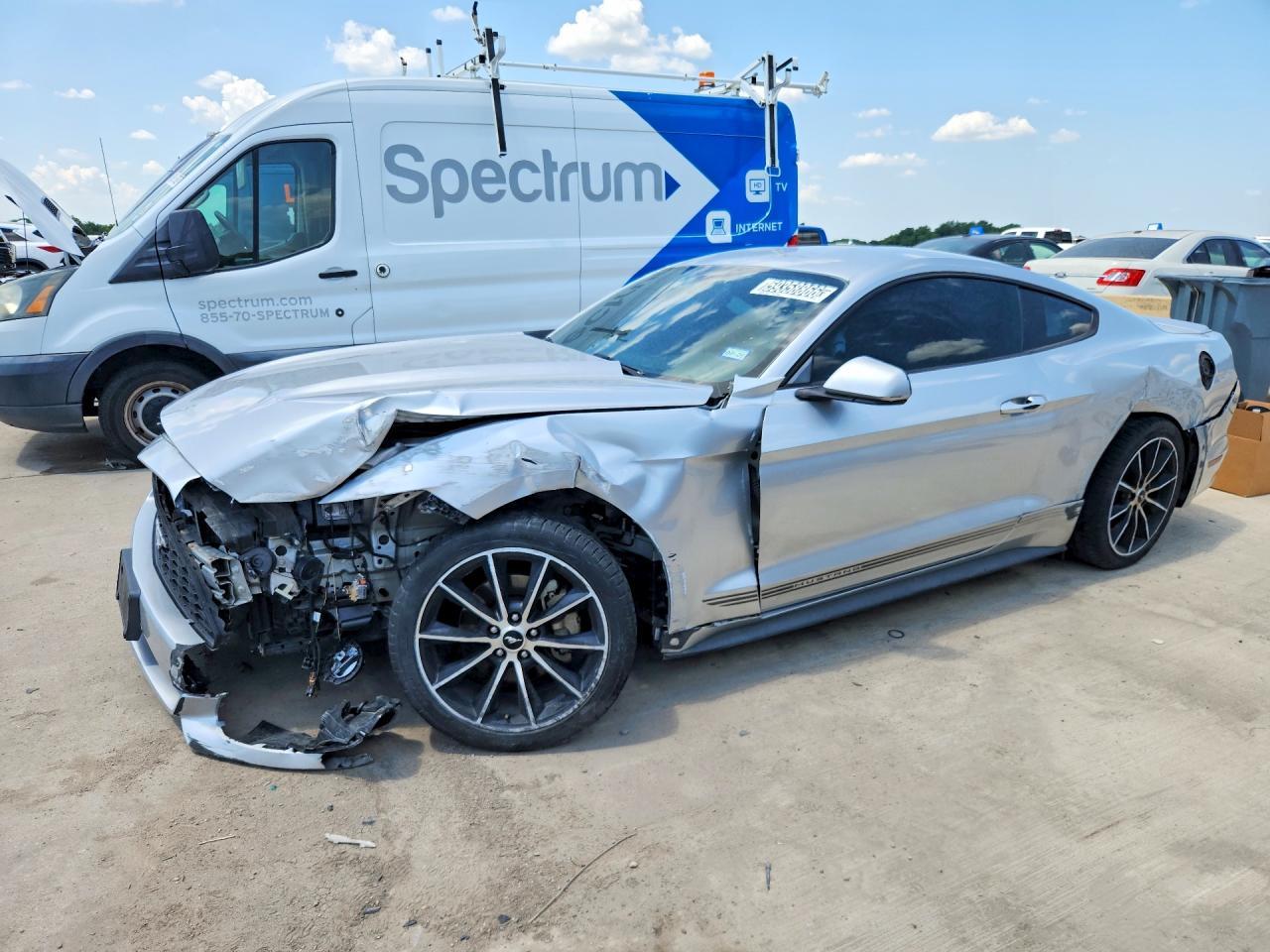 2016 Ford Mustang - zdjęcie główne