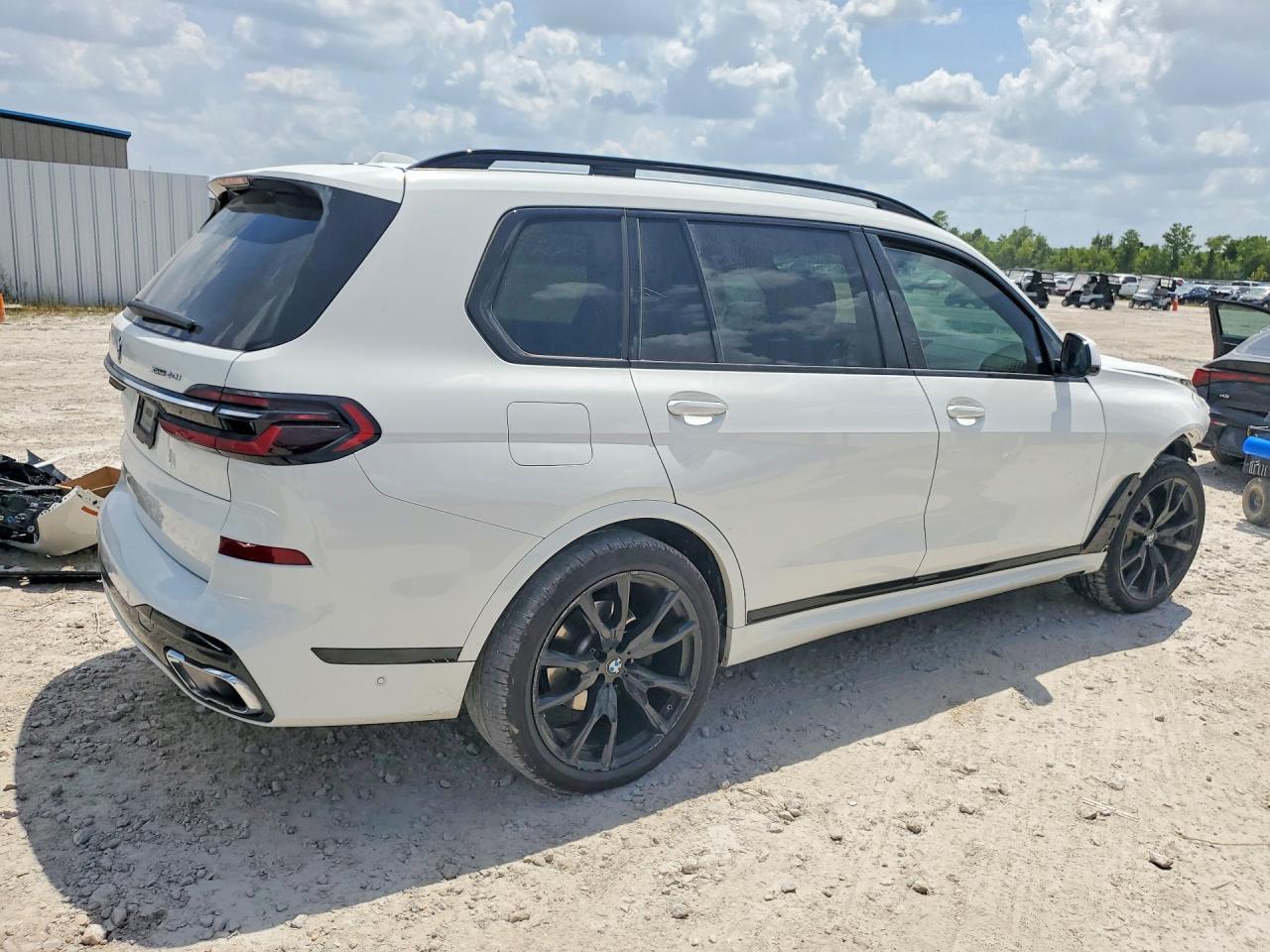 2024 BMW X7 xDrive40I - zdjęcie 3