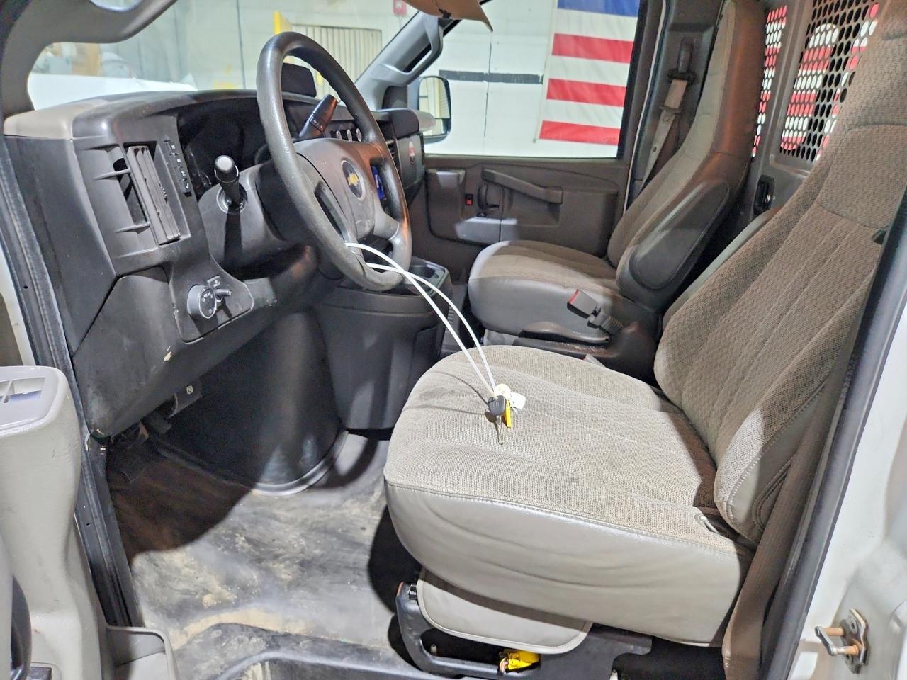 2017 Chevrolet Express G2500 - zdjęcie 7