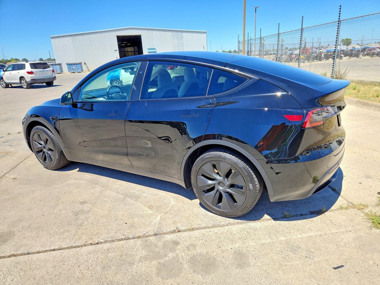 2025 Tesla Model Y - zdjęcie 2