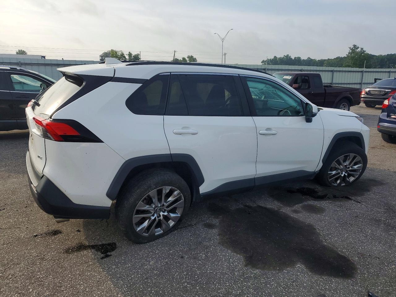 2020 Toyota Rav4 Xle Premium - zdjęcie 3