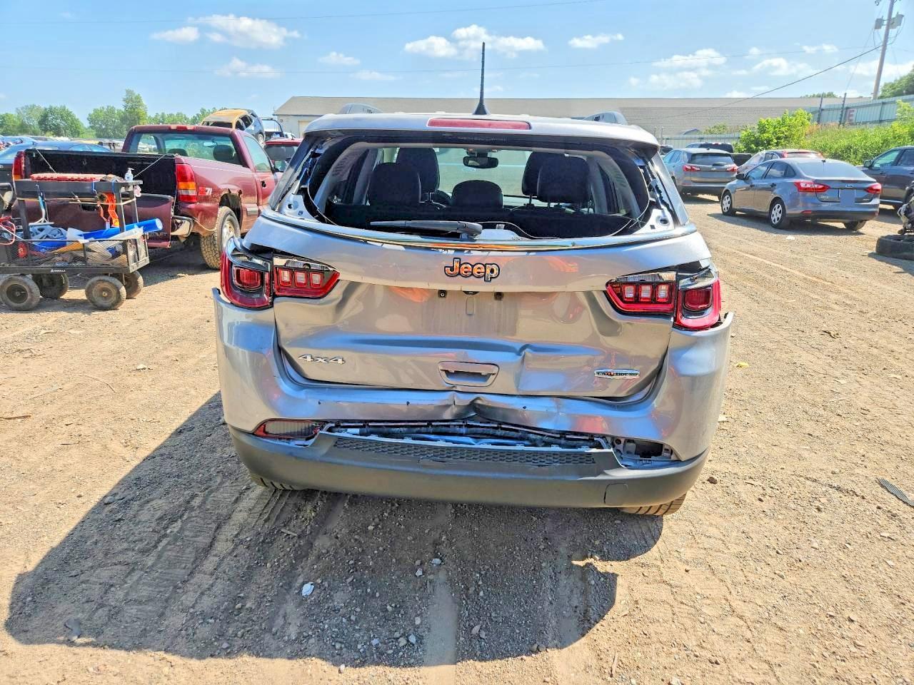 2022 Jeep Compass Latitude Lux - zdjęcie 6