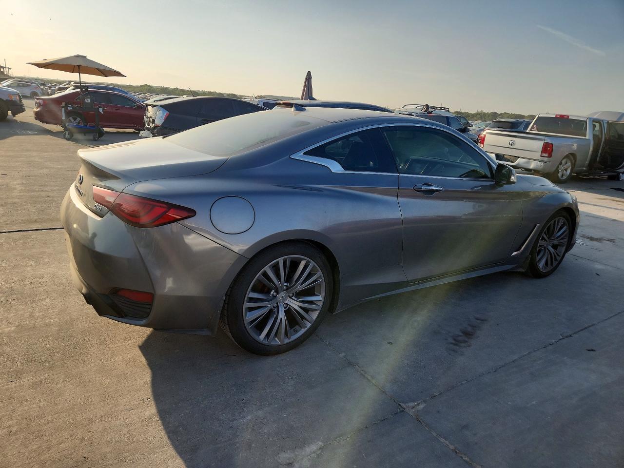 2018 Infiniti Q60 Luxe - zdjęcie 3
