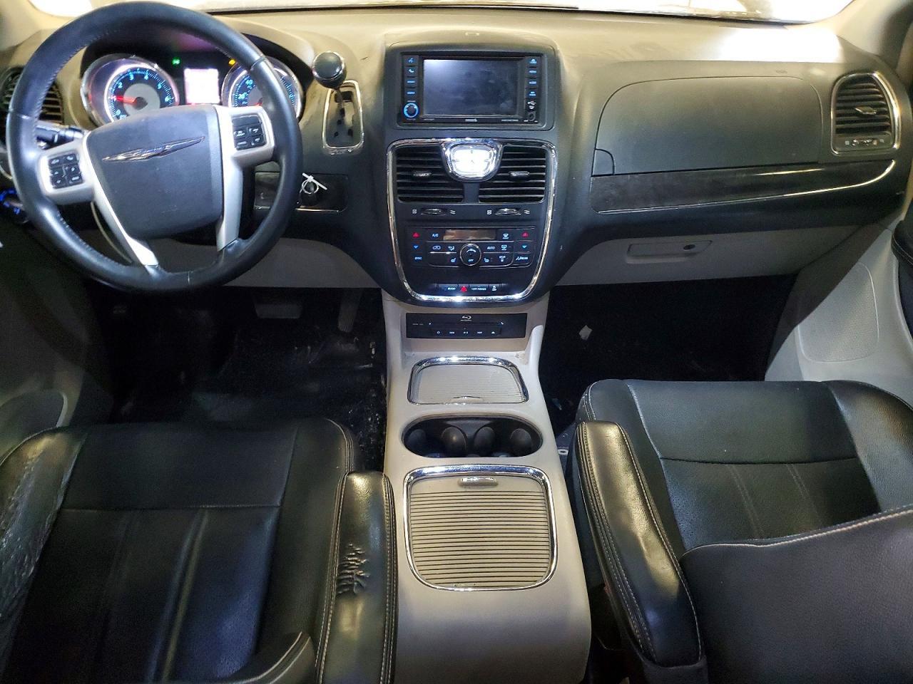 2016 Chrysler Town & Country Touring L - zdjęcie 8