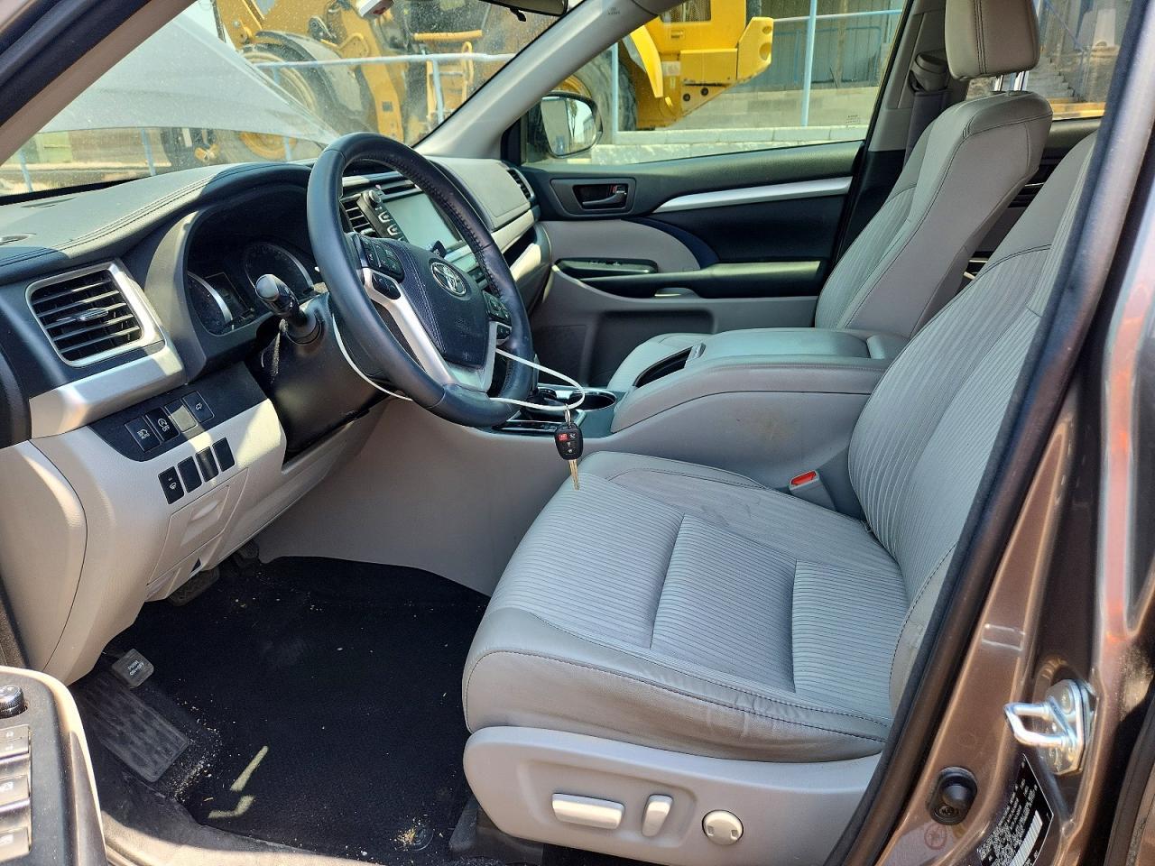 2017 Toyota Highlander Le Plus - zdjęcie 7