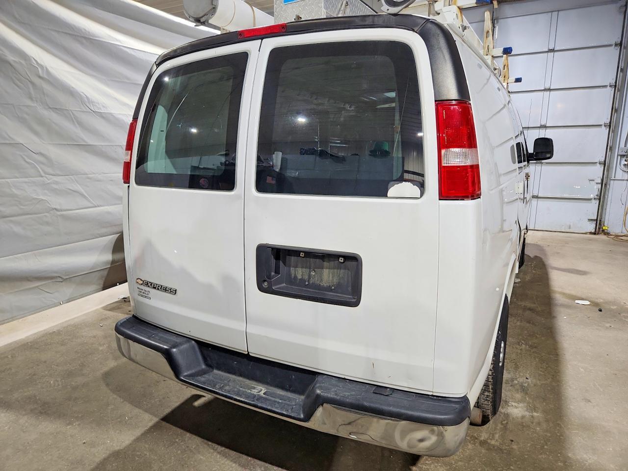 2017 Chevrolet Express G2500 - zdjęcie 6