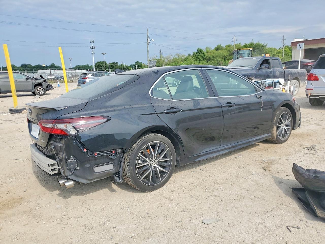 2021 Toyota Camry Se - zdjęcie 3