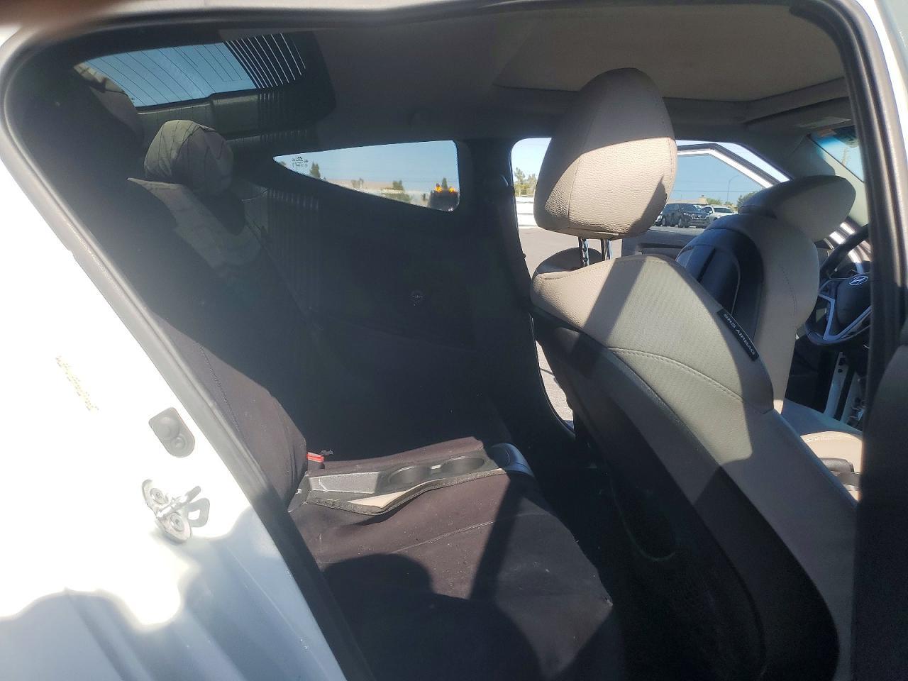 2013 Hyundai Veloster Base - zdjęcie 10