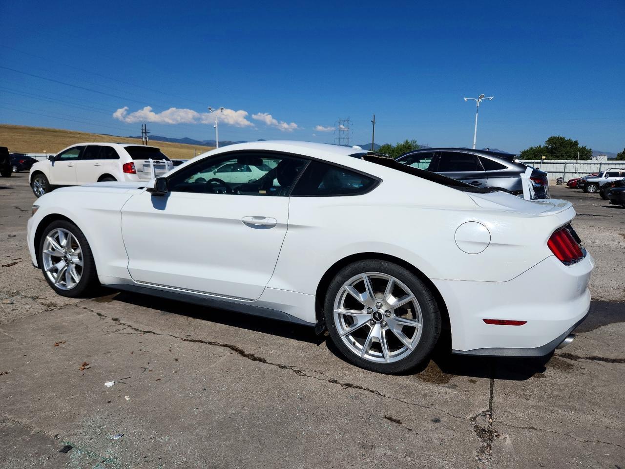 Ford Mustang Coupe - zdjęcie 2