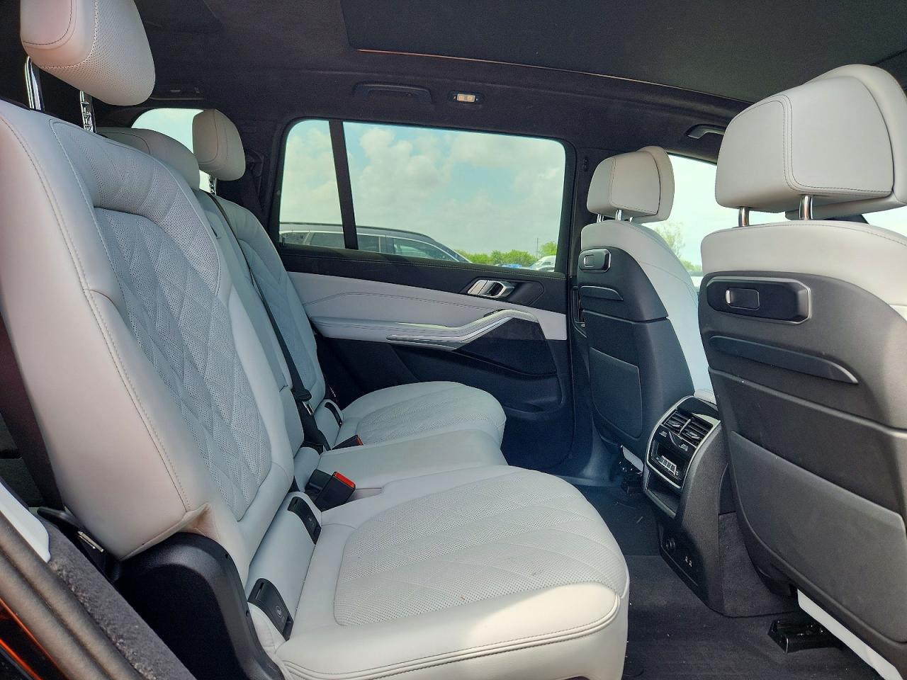 2025 BMW X7 xDrive40I - zdjęcie 11