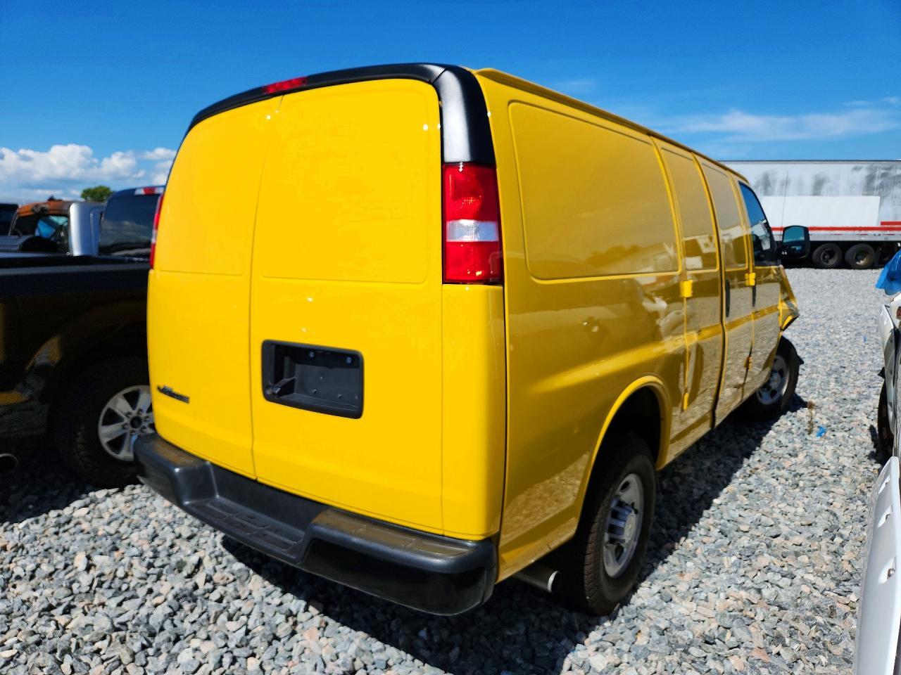 2024 Chevrolet Express G2500 - zdjęcie 3