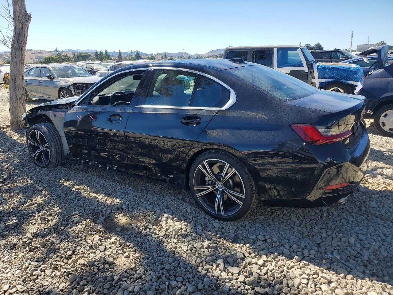 2024 BMW 330I - zdjęcie 2