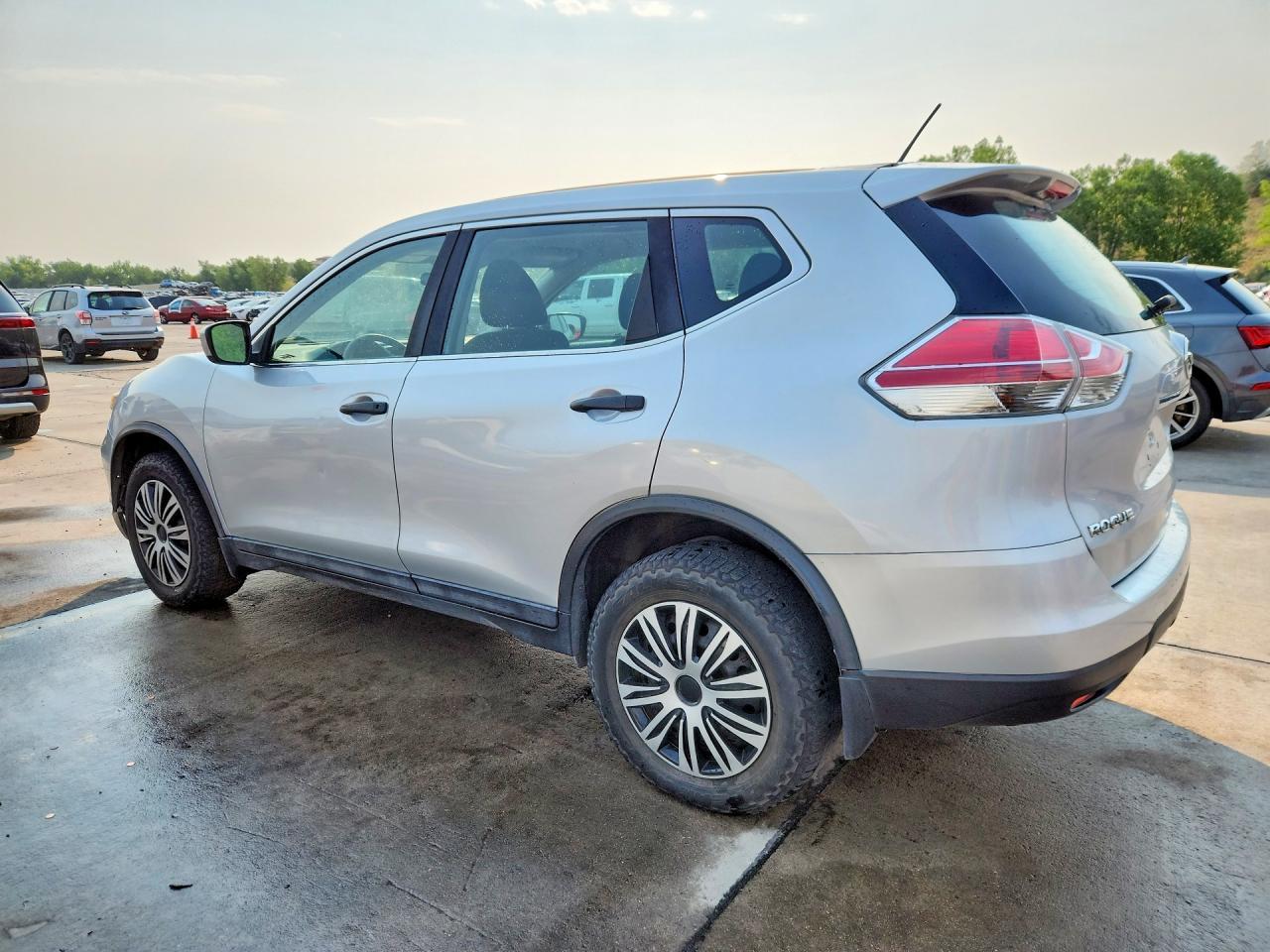 2016 Nissan Rogue S - zdjęcie 2